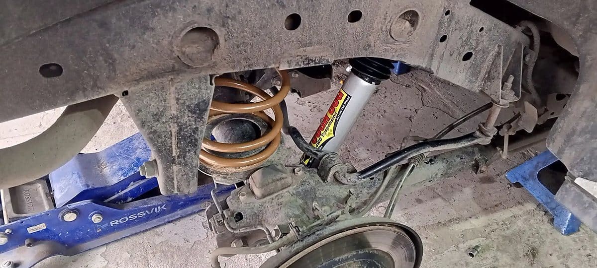 Монтаж пружин Tough Dog на задней оси Pajero Sport 3 — Custom's Tuning, Тюмень