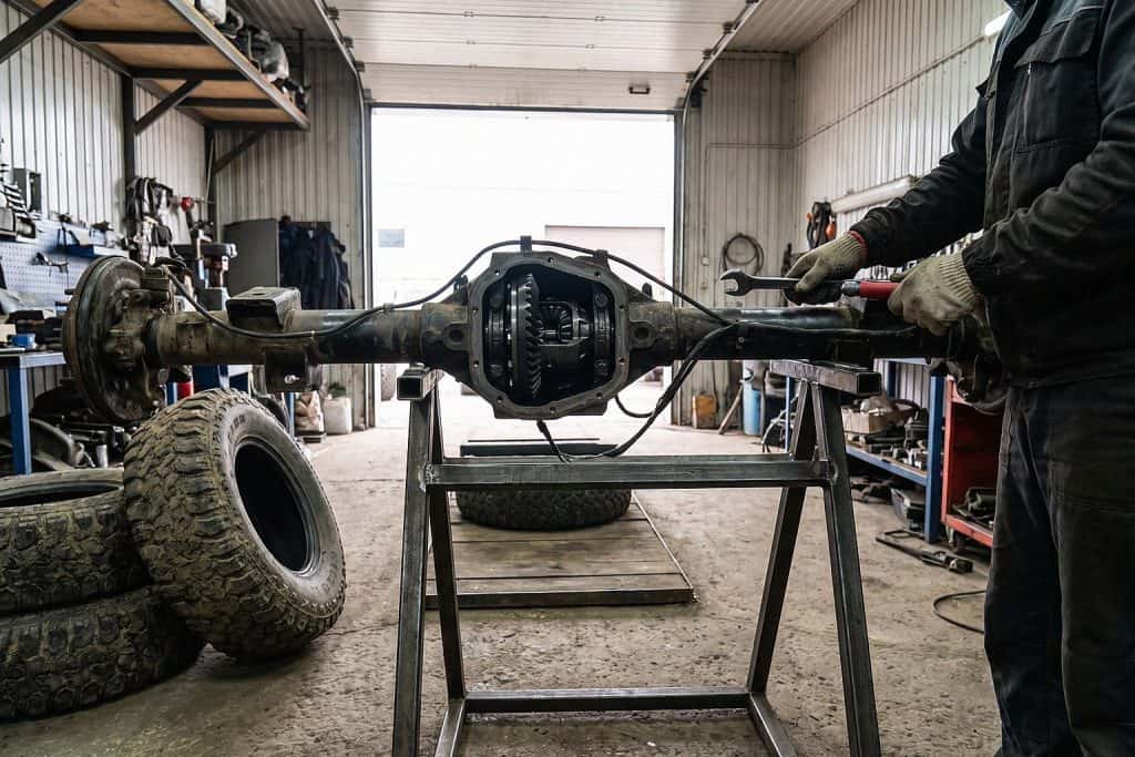 Мост УАЗ и дифференциал с блокировкой на осмотре в боксе — Custom's Tuning, Тюмень