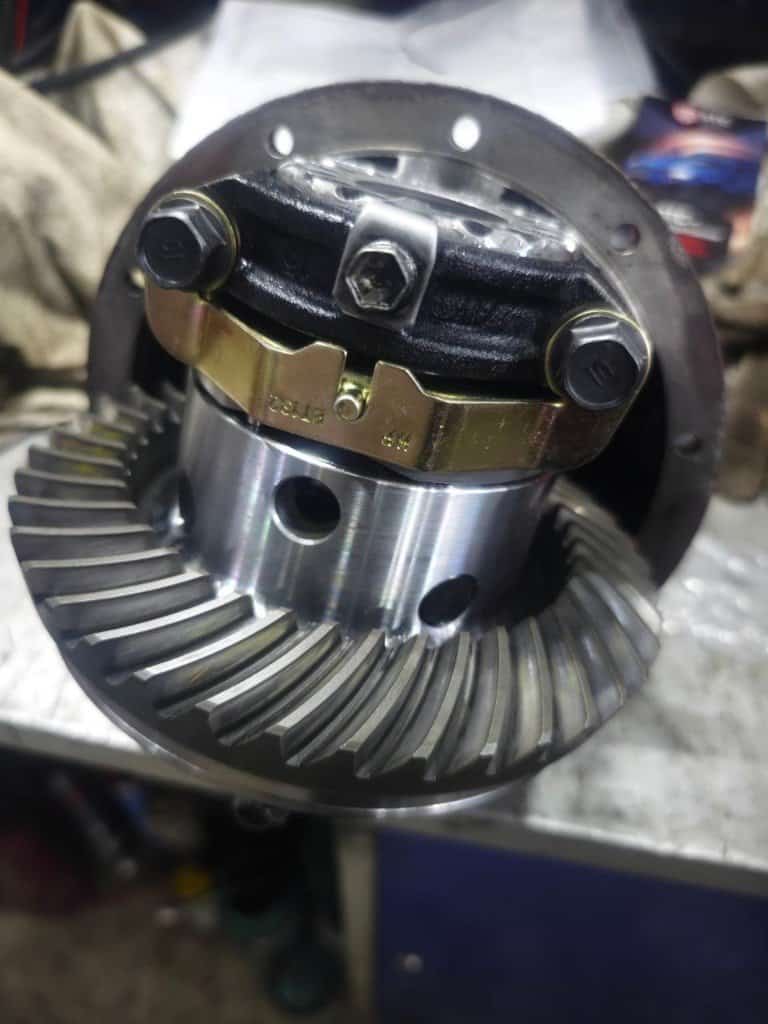 Электроблокировка HF ET132 в корпусе редуктора Prado 120 на верстаке — Custom's Tuning, Тюмень