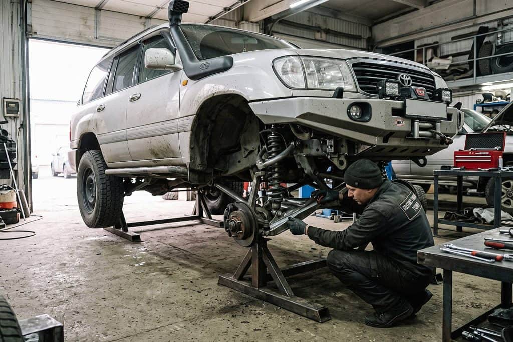 Замена и регулировка торсионов Toyota Land Cruiser 100 в мастерской — Custom's Tuning, Тюмень