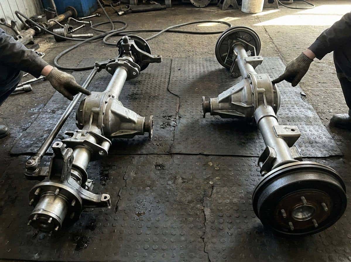 Сравнение переднего и заднего моста внедорожника в мастерской — Custom's Tuning, Тюмень