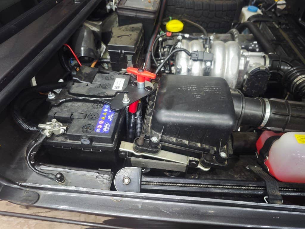 Размыкатель плюса РИФ в моторном отсеке Нивы — Custom's Tuning, Тюмень