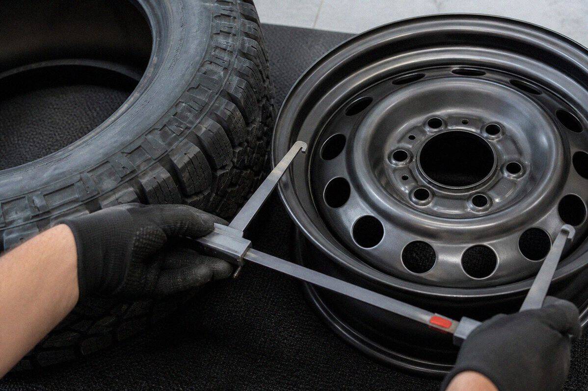 Замер посадочного диаметра диска и шины в мастерской — Custom's Tuning, Тюмень