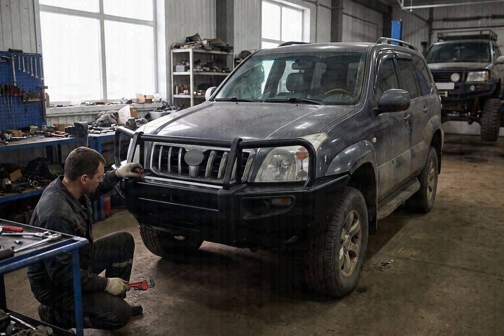 Силовой бампер на Toyota Land Cruiser Prado 120 в мастерской — Custom's Tuning, Тюмень