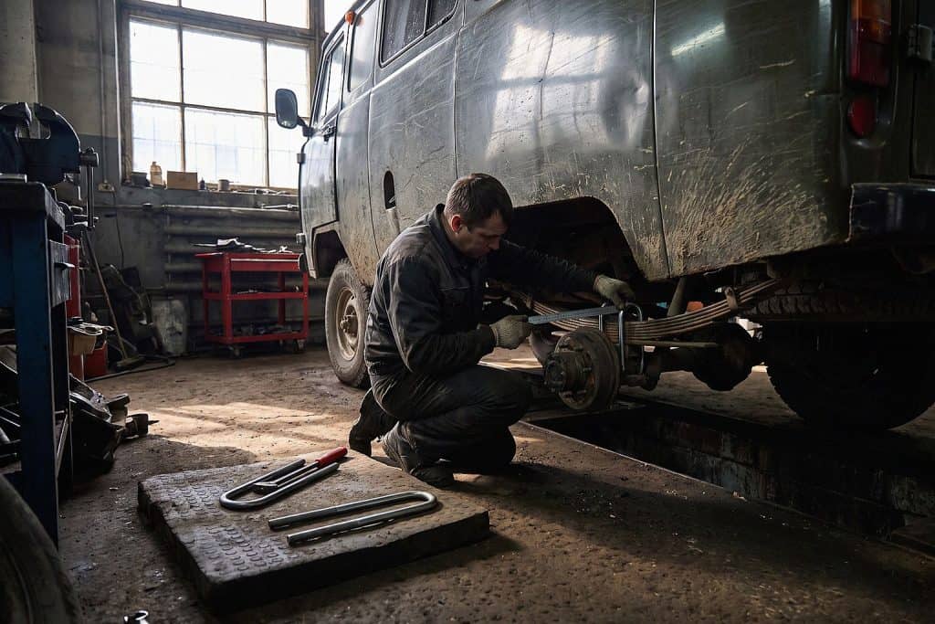 Замер ширины рессоры 45 мм на УАЗ Буханка нового образца в мастерской — Custom's Tuning, Тюмень