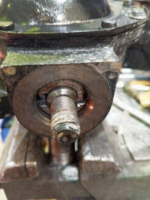 Цапфа на тисках: полуось со шлицами, сальник — Custom's Tuning