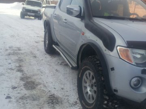 Mitsubishi L200: скрытая лебёдка и расширители арок