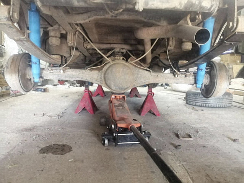 Задний мост и рессорная подвеска ГАЗ Соболь 4×4 во время лифта — Custom's Tuning, Тюмень