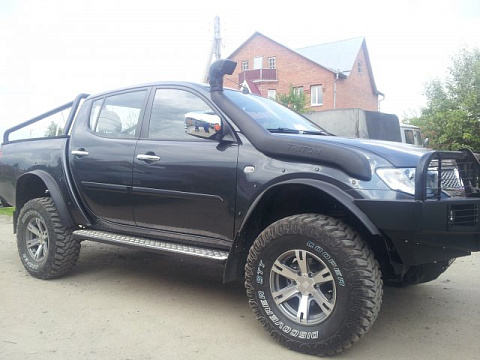 Mitsubishi L200: лифт, бамперы, лебёдка и обвес