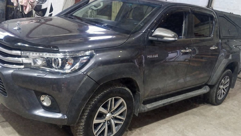 Toyota Hilux (серый) — фото 1 работ в Custom's Tuning, Тюмень