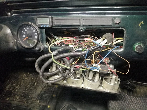 Проводка за снятой панелью приборов УАЗ Хантер при ремонте — Custom's Tuning, Тюмень