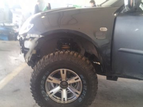 Mitsubishi L200: лифт, бамперы, лебёдка и обвес