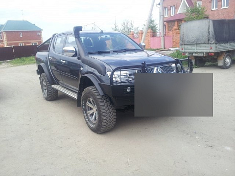 Mitsubishi L200: лифт, бамперы, лебёдка и обвес