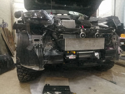 Передок Mitsubishi L200 при сборке после установки лебёдки — Custom's Tuning, Тюмень