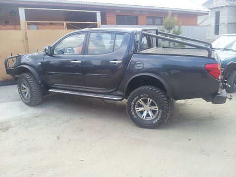 Mitsubishi L200: лифт, бамперы, лебёдка и обвес
